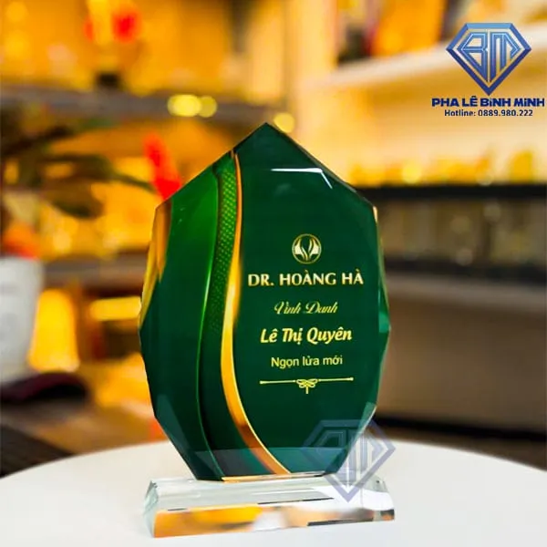Sản phẩm Ky Niem Chuong Vinh Danh Nhan Vien .2 — Quà Tặng Bình Minh - Công Ty TNHH SX Và Phát Triển TM Bình Minh — MST 0106355450