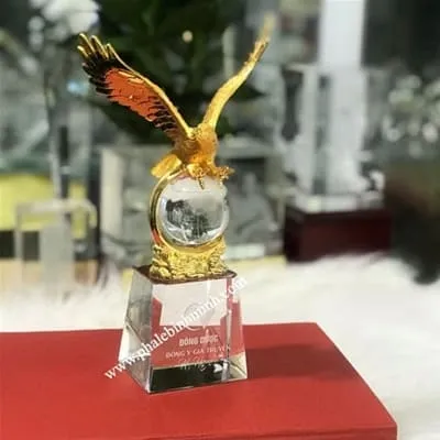 Sản phẩm cup golf pha le hinh con chim dai bang 1 — Quà Tặng Bình Minh - Công Ty TNHH SX Và Phát Triển TM Bình Minh — MST 0106355450