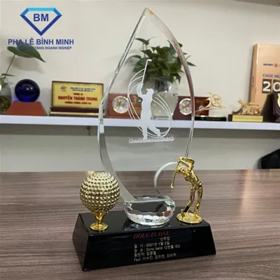 Sản phẩm ky niem chuong pha le golf 4 — Quà Tặng Bình Minh - Công Ty TNHH SX Và Phát Triển TM Bình Minh — MST 0106355450