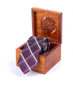 Sản phẩm ca vat lua to tam 100 silk cao cap ke caro C000001 2 2 247x296 — Công Ty TNHH Thương Mại Và Sản Xuất Đông Hương — MST 0106366371