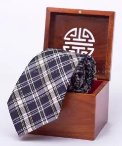 Sản phẩm ca vat lua to tam 100 silk cao cap ke caro C000001 4 1 247x296 — Công Ty TNHH Thương Mại Và Sản Xuất Đông Hương — MST 0106366371