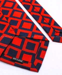 Sản phẩm ca vat lua to tam 100 silk cao cap ke caro C000001 6 3 247x296 — Công Ty TNHH Thương Mại Và Sản Xuất Đông Hương — MST 0106366371