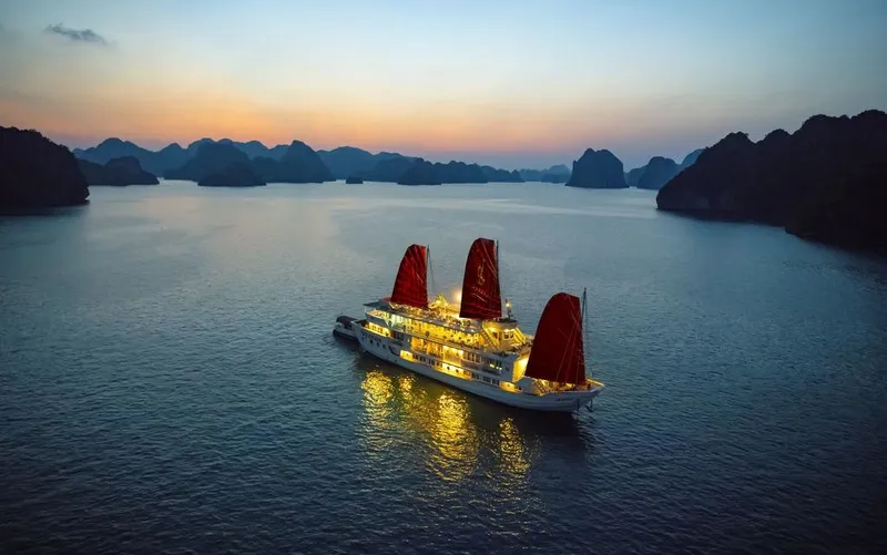 Sản phẩm cruise 2 ngày 1 đêm 1024x641 — Công Ty CP Thương Mại Và Du Lịch Wings Việt Nam — MST 0106603583