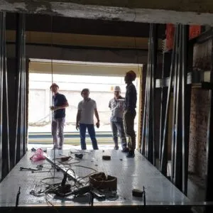 Sản phẩm thi cong thang may tai hang 3000kg 4 300x300 — Công Ty TNHH Thiết Bị Và Dịch Vụ Toàn Châu — MST 0106609962