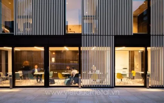 Sản phẩm lam nhom che chan nang 528x330 — Công ty CP Thương Mại và Sản Xuất Kim Khí Việt Đức — MST 0106614909