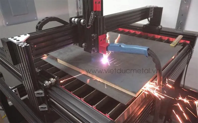 Sản phẩm may cnc kim loai trong gia cong co khi — Công ty CP Thương Mại và Sản Xuất Kim Khí Việt Đức — MST 0106614909