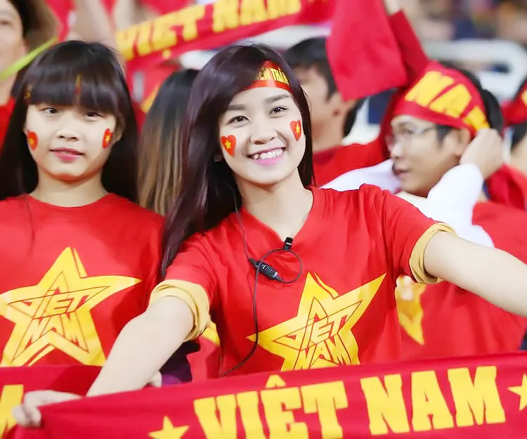 Sản phẩm ao co do sao vang — Đồng Phục Diệp Long - Công Ty Cổ Phần Sản Xuất Thương Mại Diệp Long — MST 0106639981