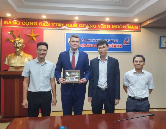 Sản phẩm 1WUpukcafkd7AcCIvHAoIDQspFdVaw3MklSEt7fs90hbjyEoZQa2sOH2g6Q40pVvGXj 668x520 — Học Viện Công Nghệ Bưu Chính Viễn Thông — MST 0106653601