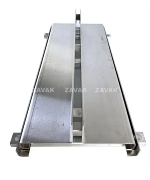 Sản phẩm ranh thoat nuoc inox zavak 1 khe hep o giua slt bt 300x360_0 — Công Ty TNHH Xây Dựng Và Thương Mại Trần Tech — MST 0106784675