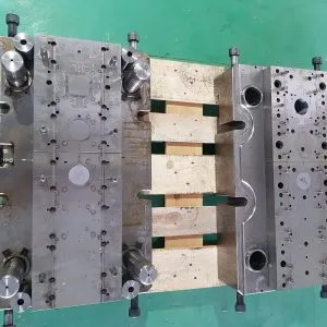Sản phẩm 3 Khuon Dot Dap 300x300 — Gia Công Cơ Khí AMT VINA - Công Ty TNHH Công Nghiệp AMT VINA — MST 0106804441