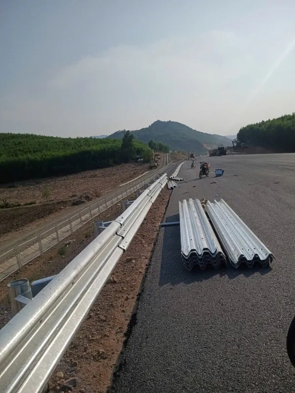 Sản phẩm thi cong he thong an toan giao thong cao toc khanh hoa buon ma thuot 1 768x1024 — Công Ty TNHH SX Và TM Thép Minh Đức — MST 0106836348