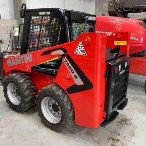Sản phẩm XE XUC LAT 1350R 300x300 — Máy Xây Dựng Long Sen - Công Ty TNHH Dịch Vụ Long Sen — MST 0106882390