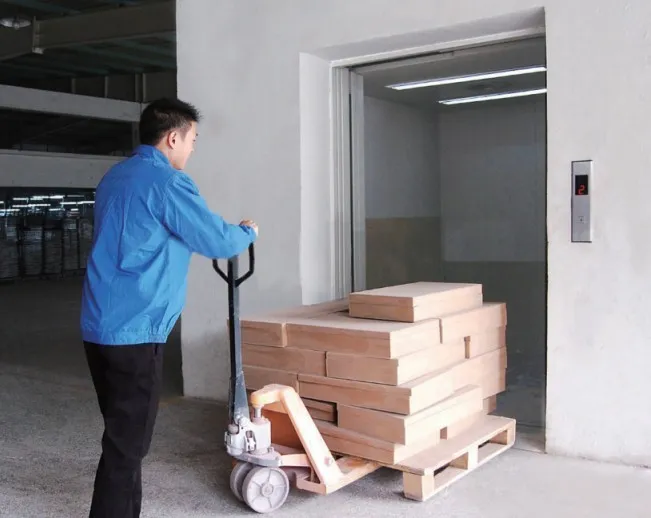 Sản phẩm thang may tai hang — Công Ty TNHH DV TM Đầu Tư và XNK Hùng Phát — MST 0107104890