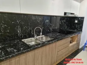 Sản phẩm Da bep nhan tao den van trang 300x225 — Công Ty TNHH Đá Ốp Lát Hà Thành — MST 0107151523