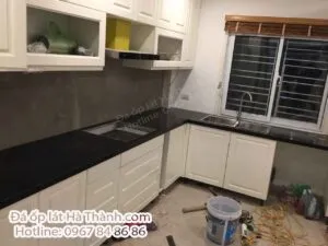 Sản phẩm da nhan tao mau den solid suface op bep 300x225 — Công Ty TNHH Đá Ốp Lát Hà Thành — MST 0107151523