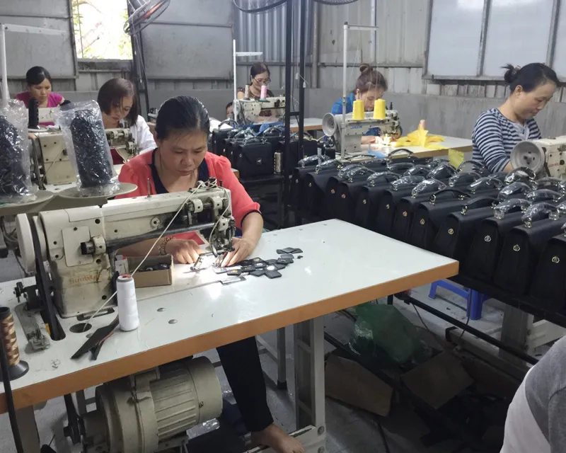 Sản phẩm xuong sx (2) — Đồ Da Châu Linh - Công Ty TNHH Xuất Nhập Khẩu Và Thương Mại Châu Linh — MST 0107420208