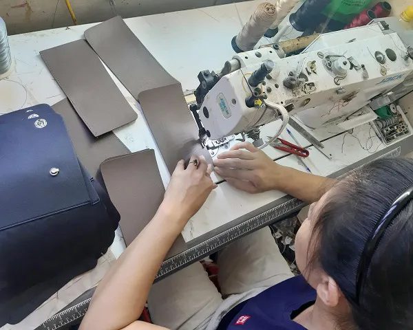 Sản phẩm xuong sx (4) — Đồ Da Châu Linh - Công Ty TNHH Xuất Nhập Khẩu Và Thương Mại Châu Linh — MST 0107420208