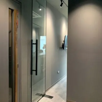 Sản phẩm Cua kinh 1 2 400x400 — Nhôm Kính Âu Việt - Công Ty CP Đầu Tư Và Thương Mại Âu Việt — MST 0107544436
