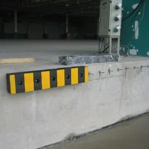 Sản phẩm ảnh gaimr chấn xe khách lắp đặt 300x300 — Công Ty Cổ Phần Kỹ Thuật Cao Su Sao Việt — MST 0107600881