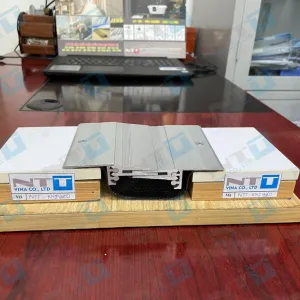 Sản phẩm Nep khe co gian da nang nep khe nhiet KN2W60 1 — Phào Nẹp Trang Trí NTT Việt Nam - Công Ty TNHH Sản Xuất Thương Mại Và Xây Dựng
NTT Việt Nam — MST 0107604036