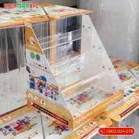 Sản phẩm Ke mica trung bay 4 tang 200x200 — Gia Công Mica Mitechco - Công Ty Cổ Phần Mitechco — MST 0107608898