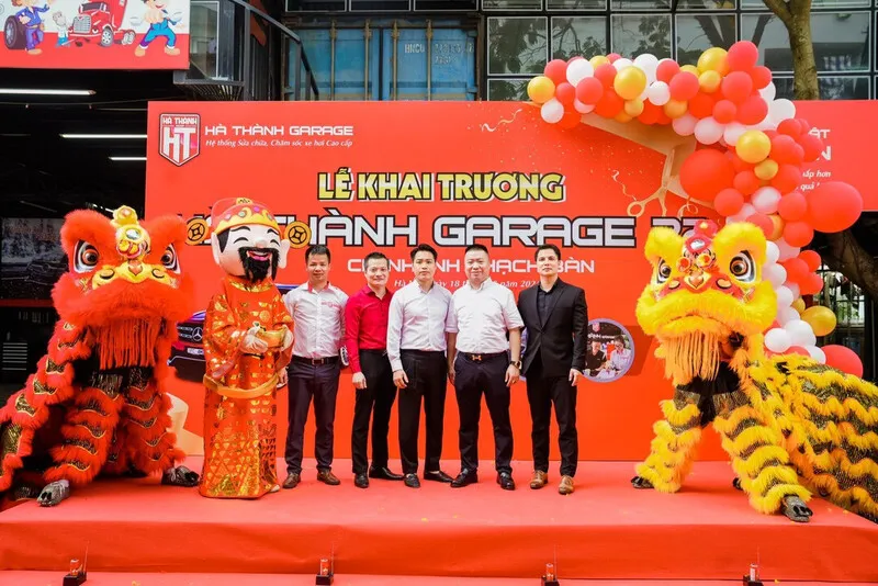 Sản phẩm khai truong ha thanh garage chi nhanh thach ban long bien 1 1 — Công Ty TNHH Đầu Tư Thương Mại Và Dịch Vụ Ô Tô Hà Thành — MST 0107724460
