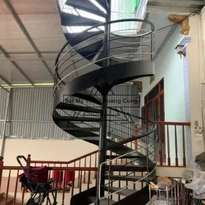 Sản phẩm cau thang xoan oc 16 300x300 — Công Ty TNHH SX &TM Hoàng Cung — MST 0107933376