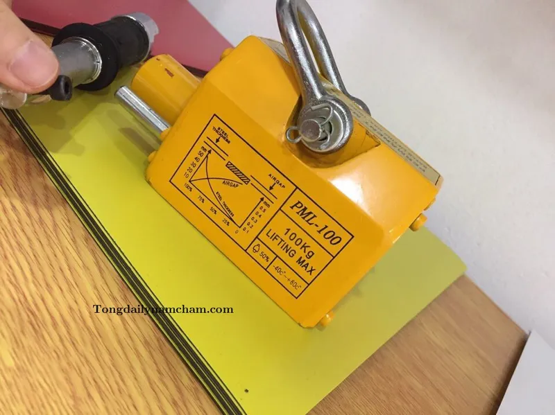 Sản phẩm nam cham nang tay gat 100kg — Công Ty TNHH GMT VINA — MST 0108032991