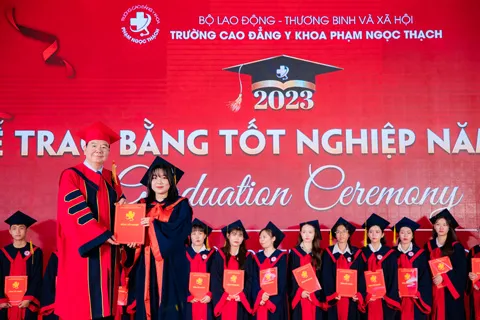 Sản phẩm le trao bang tot nghiep truong cao dang y khoa pham ngoc thach nam 2023 1697014113 — Trường Cao Đẳng Y Khoa Phạm Ngọc Thạch — MST 0108105664