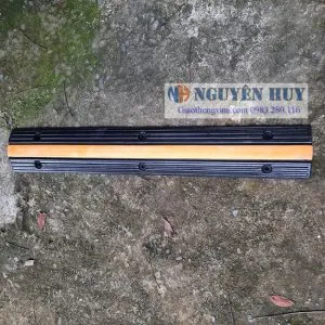 Sản phẩm go giam toc hinh tam 1 300x300 — Công Ty CP Sản Xuất Và Thương Mại Nguyên Huy — MST 0108132019