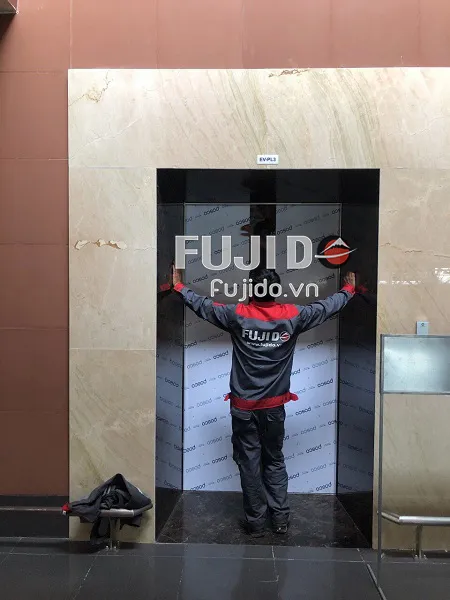 Sản phẩm fujido tien hanh lap dat tam op inox thang may chat luong cao cho san bay noi bai6 1 — Gia Công Chấn Gấp Inox Fujido - Công Ty Cổ Phần Fujido — MST 0108146981