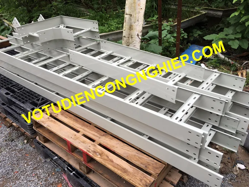 Sản phẩm San Xuat Thang Cap 300x100x1.2mm Khong Nap Dot 4 Lo Noi scaled — Công Ty TNHH Cơ Điện Delta Hà Nội — MST 0108292502