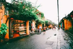 Sản phẩm hoi an 1 300x200 — Công Ty Cổ Phần Đầu Tư Và Phát Triển Thương hiệu AdamViet — MST 0108349822