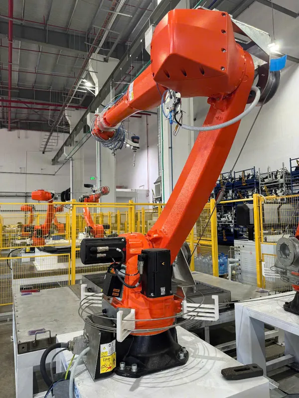 Sản phẩm robot kuka — Máy Sản Xuất Thép TMH - Công Ty TNHH Thương Mại Thiết Bị Công Nghệ TMH Việt Nam — MST 0108358640