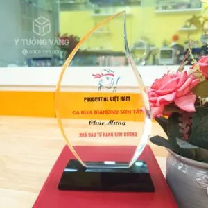 Sản phẩm bieu trung pha le ms26 300x300 — Quà Tặng ý Tưởng Vàng - Công Ty TNHH Sản Xuất Quà Tặng Đối Ngoại ý Tưởng Vàng — MST 0108408940