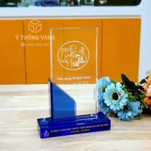 Sản phẩm bieu trung pha le ms28 300x300 — Quà Tặng ý Tưởng Vàng - Công Ty TNHH Sản Xuất Quà Tặng Đối Ngoại ý Tưởng Vàng — MST 0108408940