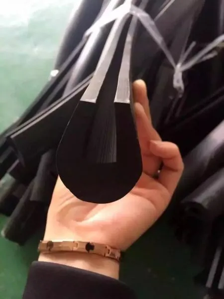 Sản phẩm Gioang cao su chu V.jpg — Công Ty TNHH Sản Xuất Và Thương Mại Hiển Danh — MST 0108465113