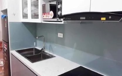 Sản phẩm kinh op bep mau ghi 416x260 — Công Ty TNHH TM DV Và Xây Lắp Dương Gia Glass — MST 0108495277