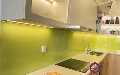 Sản phẩm Kinh op bep mau kem sua 2 416x260 — Công Ty TNHH TM DV Và Xây Lắp Dương Gia Glass — MST 0108495277