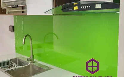Sản phẩm Kinh op bep mau xanh com 416x260 — Công Ty TNHH TM DV Và Xây Lắp Dương Gia Glass — MST 0108495277