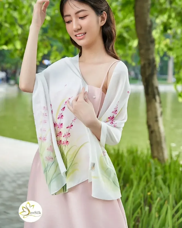 Sản phẩm khan lua ve tay lavender — Công Ty CP Sen Silk Việt Nam — MST 0108531824