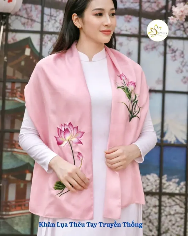 Sản phẩm Khan lua to tam theu tay truyen thong SenSilk hoa sen viet nam — Công Ty CP Sen Silk Việt Nam — MST 0108531824