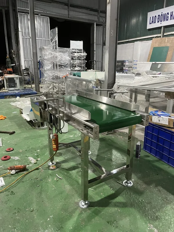 Sản phẩm bang tai day chuyen pu xanh khung inox 4 — Băng Tải HNT - Công Ty TNHH Kỹ Thuật Công Nghệ HNT — MST 0108659084