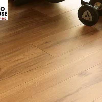 Sản phẩm San go wilson 8mm 551 400x400 — Sàn Gỗ DECOHOUSE - Công Ty TNHH TM Và DV Xây Dựng DECOHOUSE Việt Nam — MST 0108721335