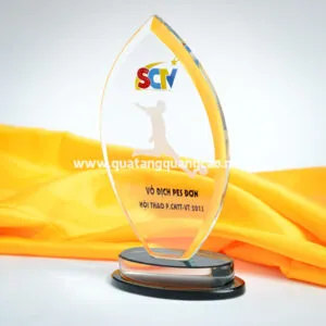 Sản phẩm Biểu trưng pha lê quà tặng 06 300x300 — Quà Tặng Toàn Cầu - Công Ty Cổ Phần Sản Xuất Và Thương Mại Quà Tặng Toàn Cầu — MST 0108823383