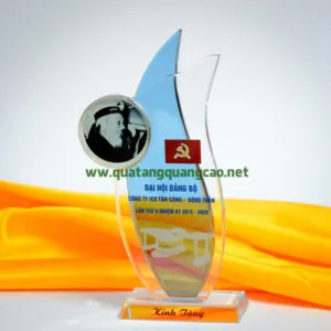 Sản phẩm Biểu trưng pha lê quà tặng 11 300x300 — Quà Tặng Toàn Cầu - Công Ty Cổ Phần Sản Xuất Và Thương Mại Quà Tặng Toàn Cầu — MST 0108823383