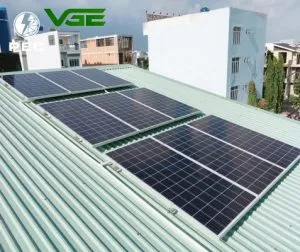 Sản phẩm dien mat troi tren mai ton 1 300x252 — Công Ty TNHH Sản Xuất Và Thương Mại Năng Lượng Xanh Việt Nam — MST 0108914658