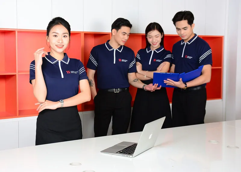 Sản phẩm ao polo dong phuc co zip — Công Ty TNHH Sản Xuất Và Thương Mại Thời Trang Nam Phương — MST 0108920073