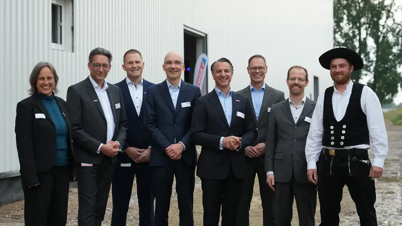 Sản phẩm topping out ceremony offenburg may 7,12568945_crop16x9_18 — Công Ty TNHH Tesa Việt Nam — MST 0108949643