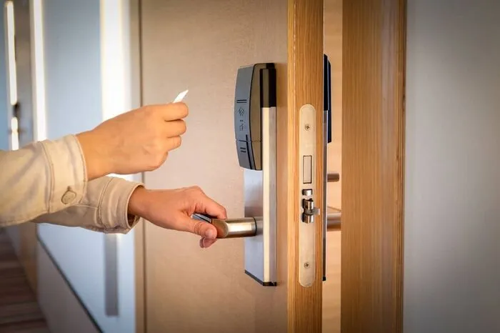 Sản phẩm 13 thiet lap mat khau va van tay cho khoa cua — Công Ty Cổ Phần Phát Triển Nguồn Nhân Lực ABE — MST 0109065090